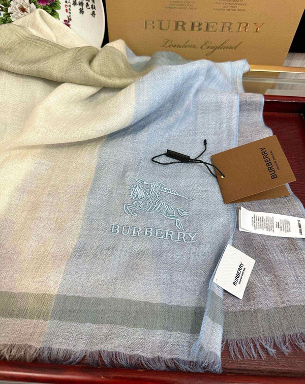 ブランドマフラー角部分ディテール